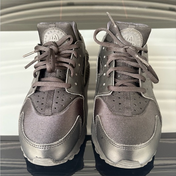 Nike Women’s Air Huarache Sz: 7.5 - Picture 1 of 7